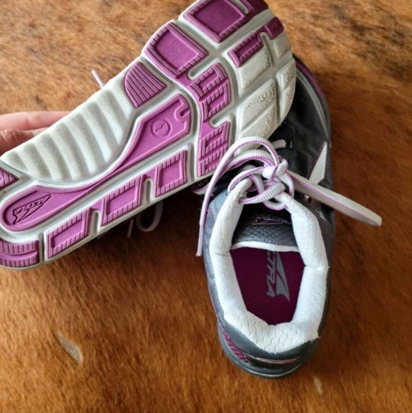 Women's Avia Shoes - Picture 4 of 5